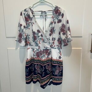 Trixxi Clothing Floral Romper Womens Med White Navy Blue V Neck Tie Back‎